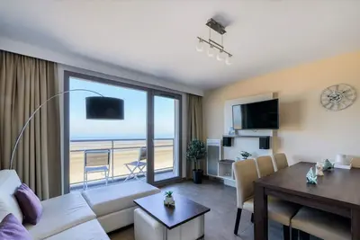 Image de Appartement pour 4 personnes avec balcon avec vue directe sur mer