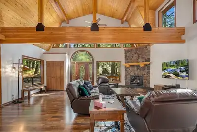 Image de One of a kind family retreat! Slps 30 | Gym | Game Room | On Silver Creek