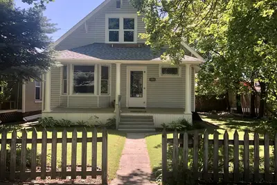Image de The White Picket Fence - Remodeled Craftsman, Downtown Riverfront Neighborhood