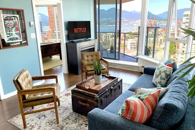 Sky High 3br/2bth - Spectacular Views, Free Parking!