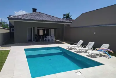 Image de Beautiful House In CAIOBÁ With Pool - Matinhos, PARANÁ For 12 Persons