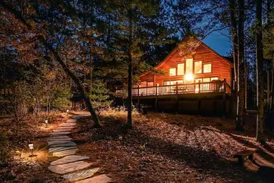 Image de Free nite book wknd offseason Lakehome logcabin hottub fireplace boats sandbeach