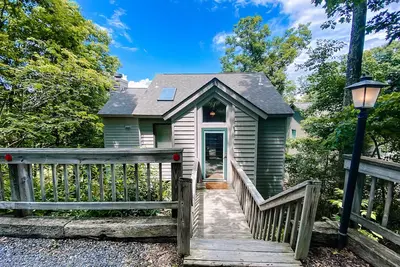 Image de Amazing 5 bedroom, 4 bath ski front home near the top of Tyro * Now With Hot Tub