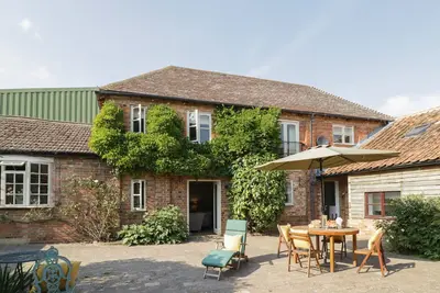 Image de The Granary, family friendly, with a garden in Roxhill Manor Farm