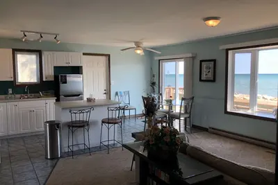 Image de Lake Erie waterfront cottage