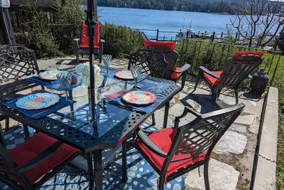 Image de Location! Location! Waterfront! Amazing views! 2 Bedroom comfort.