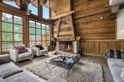 Image de Chalet de luxe à Val-d'Isère avec accès direct aux pistes, 5 chambres, parking