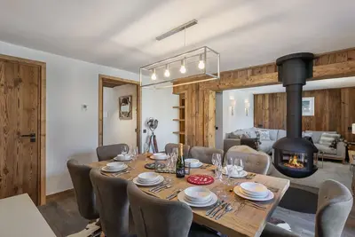 Image de Appartement Ski-in\/Ski-out, 3 Chambres, Cheminée, Parking, Val-d'Isère