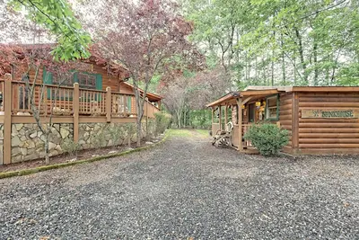 Image de Black Bear Holler Cabins/Cozy Rustic Cabin just outside of Historic Murphy Nc