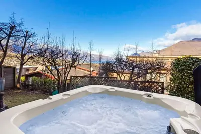 Image de Panoramic: farmhouse theme with shared spa pool