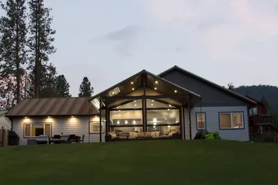 Image de Lake front property, beautiful views, crib dock, newly remodeled home!