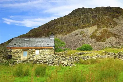 Image de Romantic retreat, pet friendly, stunning views, log burner, walks from the door.