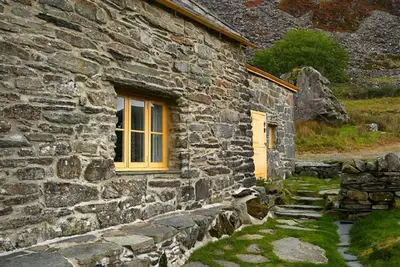 Image de Remote, family, pet friendly, stunning views, log burner, walks from the door.
