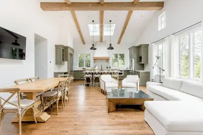 Image de Exquisite luxury executive 2-suite cottage