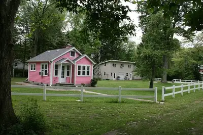 Image de Lake Front Cottage in Michigan's Harbor Country \"Sandy Shores 2\"