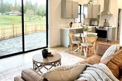Image de Cosy and Quiet Farm Stay, Overlooking Horse Ranch.