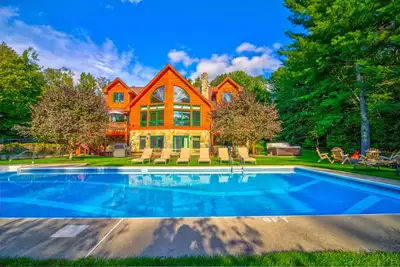 Image de Most Luxurious 7000 Sq. ft. Log Estate — Pool, Hot Tub, Privacy & Lake Access!