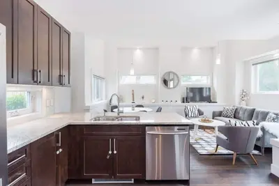 Private - West Coast Luxury Living