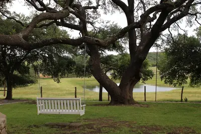 Image de Two story house minutes to downtown Boerne