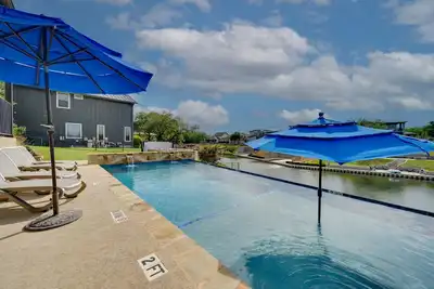 Image de Highly rated home with private pool, hot tub and 90 feet of waterfront!