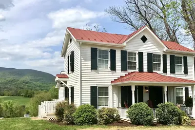 Image de Gorgeous Farmhouse at Ramsay Estate | Amazing Blue Ridge Views