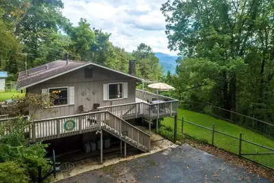 Image de Above the Clouds - A spacious pet friendly home nestled in the heart of the Smoky Mountains