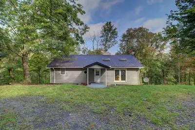 Image de Comfortable home near Carter's Lake- Secluded and inviting!