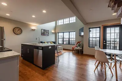 Image de Modern condo near the heart of downtown La Crosse and all it has to offer!