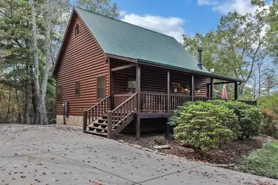 Image de Doin' All Right, a handcrafted dog-friendly cabin on a large 2-acre lot just minutes from town!