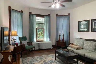 Image de Victorian Vacay 3 Br Sleeps 10