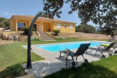 villa avec piscine privée et jardin de3000 m2 à 5 minutes des plages