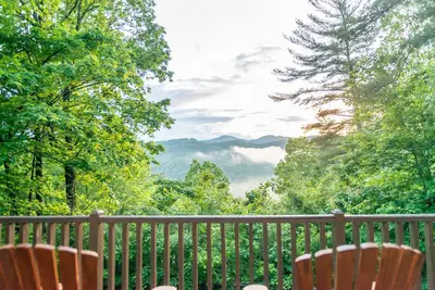 Image de Spacious Wooden Cabin, WiFi, Hot Tub, Close to Walking Trails, Fireplace