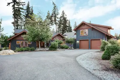 Image de 4 bdrm, great kitchen, 4 baths 3 king suites, kids' room, fire pit, hot tub, Bbq