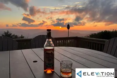 Image de Land's End 3 - The Yeti's Den - Snowshoe, Sunset Views!