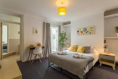 Image de Upper Rock B2 - family room en-suite