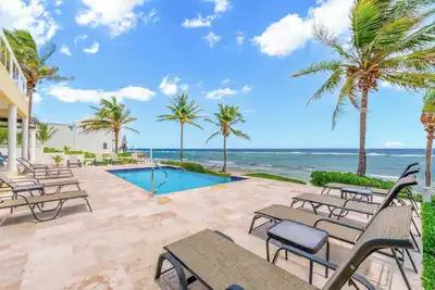 Image de In Harmony: Beachfront Villa w/Private Pool, Outdoor Kitchen, & Free Kayak!