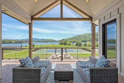 Image de Pickleball Paradise Resort  by Chatuge Home Concierge<br>Tennis/pickleball court, hot tub, firepit, Basketball, ping pong