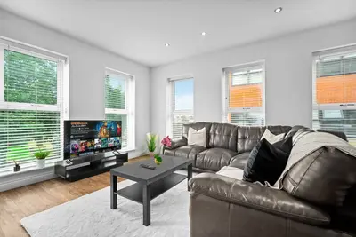 Image de Spacious Two Bedroom Apartment - Gated Development - Parking