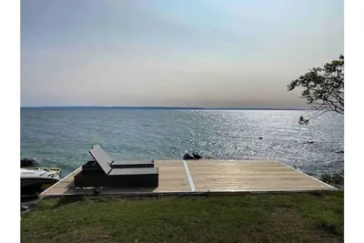 Image de The raw beauty of Georgian Bay waterfront home