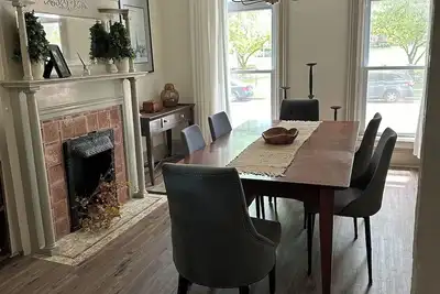 Image de 4 bedroom house walking distance from Milwaukee Bucks Fiserv Forum