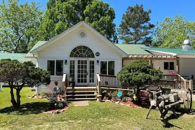 Image de The Royal Suite at The Hatter Cafe and Country Inn\nBreakfast included