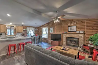 Image de Updated Strawberry Family Cabin w/ 2 Private Decks
