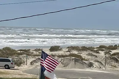 Image de Relax and enjoy water views of the Gulf and beautiful home so near the beach!