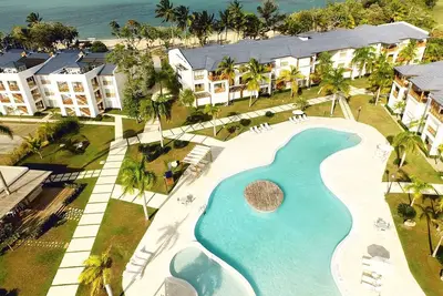 Image de Luxury condo on sandy beach with pool, gym, tennis, golf course!