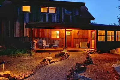 Fully modernized historic log cabin near Giants Ridge