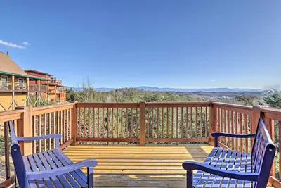 Image de Douglas Lake Resort Cabin w/ Deck & Game Room!