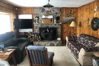 Image de Lac et des sentiers Lodge