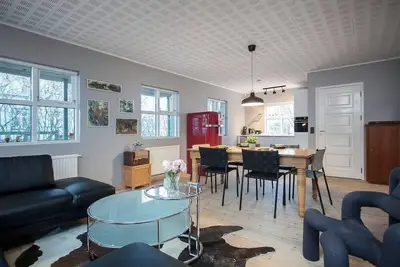 Image de Location, location, location! Quiet, cozy & clean