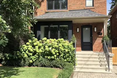 Image de Gorgeous detached house in north Lawrence Park