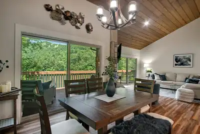 Image de Luxe Lakefront Retreat. Gorgeous views. June-Aug; Sun-Sun check in/out. Sup incl